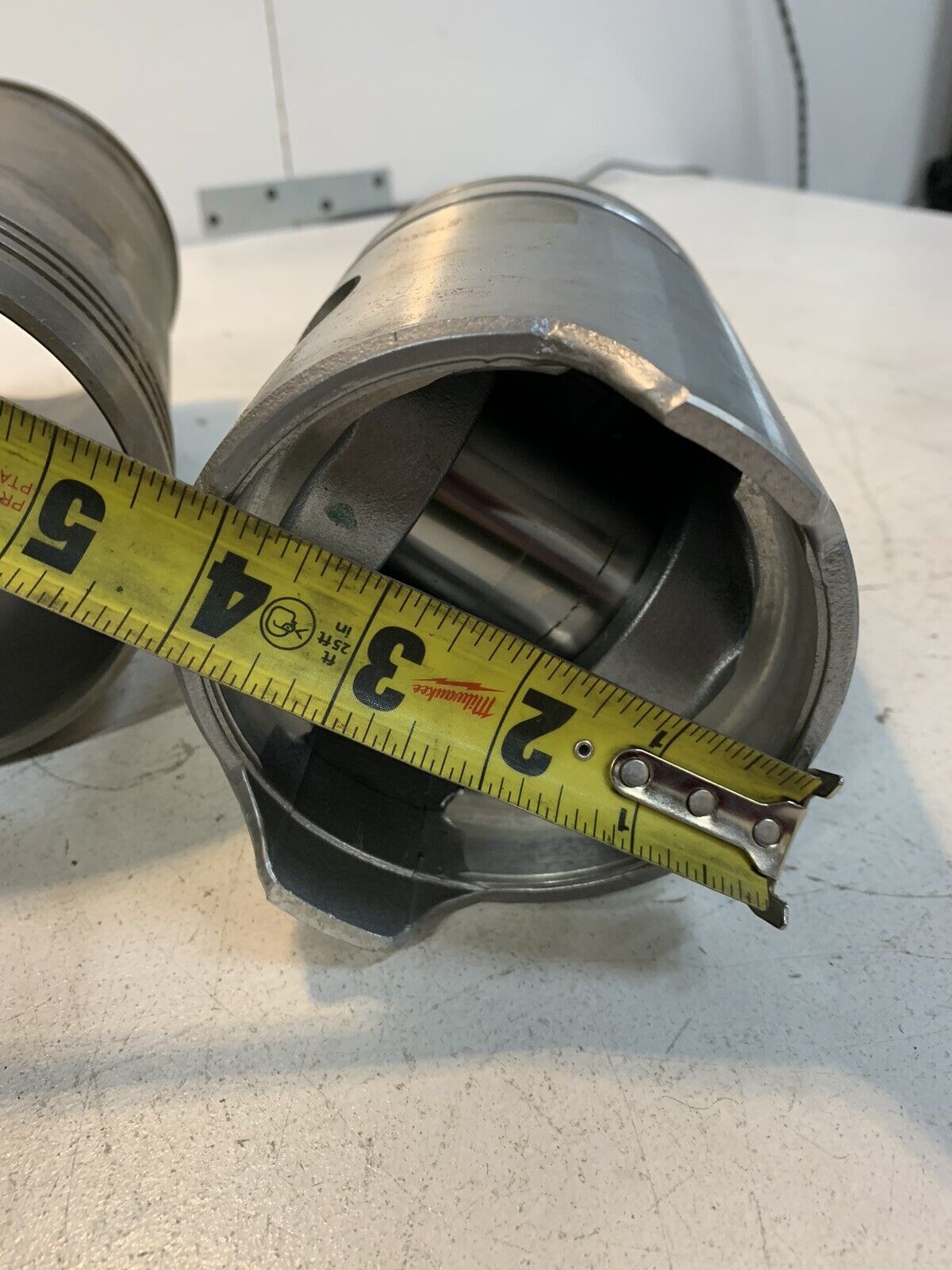 2 Pack of AP308 Pistons and Sleeves SW307 2898 584 (2 Quantity of Each)
