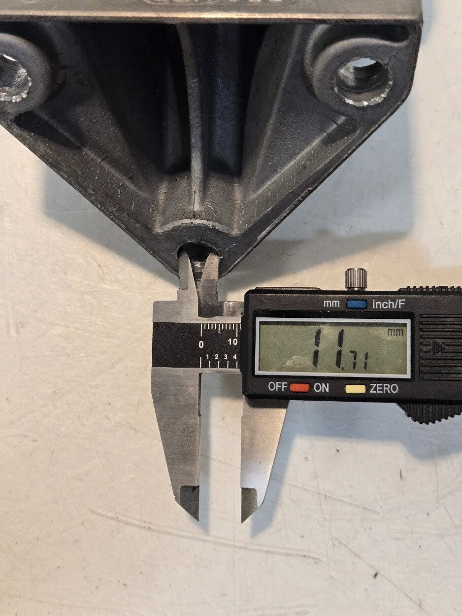 Fleetguard Adaptor Head 3304173S with Luber-Finer LFP-777PB Lube Filter