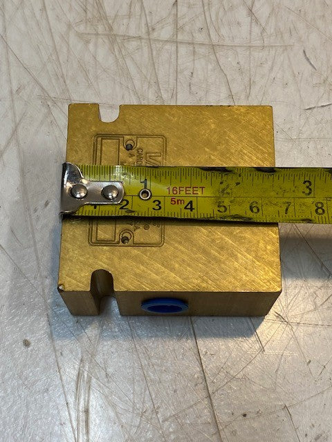 Vickers 20195A Shuttle Valve 2-1/2" x 2-1/2" x 1-1/8"