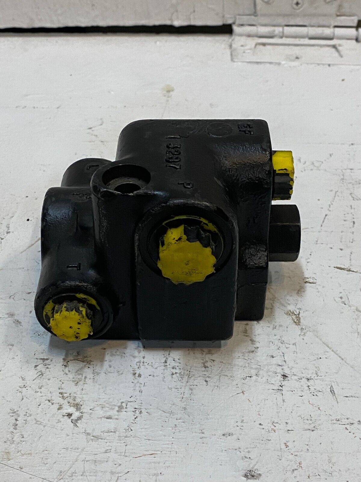 Eaton Char-Lynn Hydraulic Valve Motor F040423 | 6120001002 | 3287