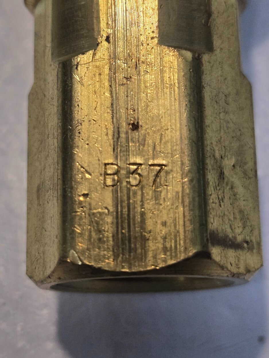 Parker 30 Series B37 1/2" Quick Connect Coupler 1/2"-14 Female Threads