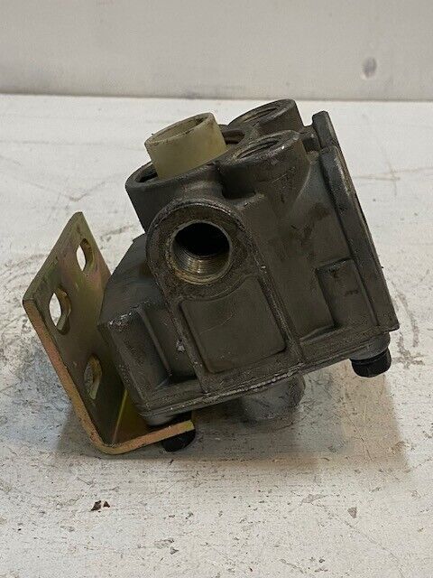 Bendix 090027R-12P Air Brake Relay Valve 99010