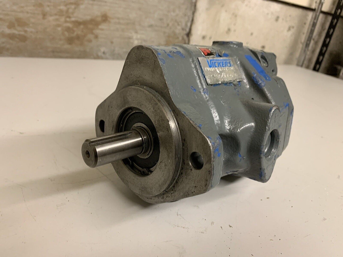 Vickers Eaton PVQ10-A2R-SE1S-20-C21-11 Hydraulic Axial Piston Pump