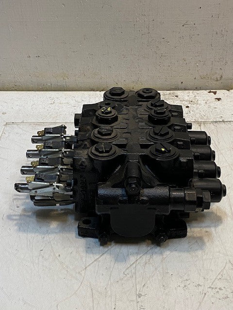 Husco 4-Spool Hydraulic Control Valve D10M0997 | 8526400 | 5000-0292