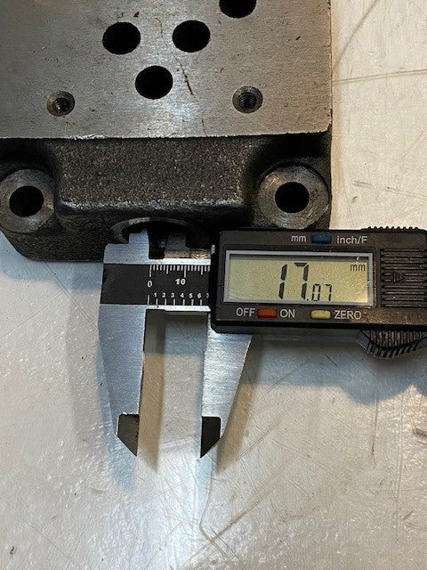 Vickers Hydraulic Valve Block Subplate 4-1/2" x 4" x 1-1/2" 17mm Bore