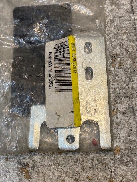 International TXV Bracket 2502132C1 | 3-1/2" x 2-1/4"