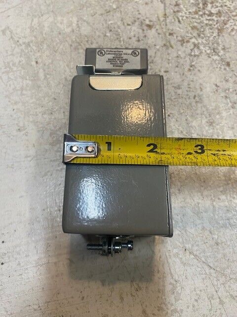 ER Non-Fusible 3-Pole Plug In Jack w/ Box & Cable Grip ERS-53P