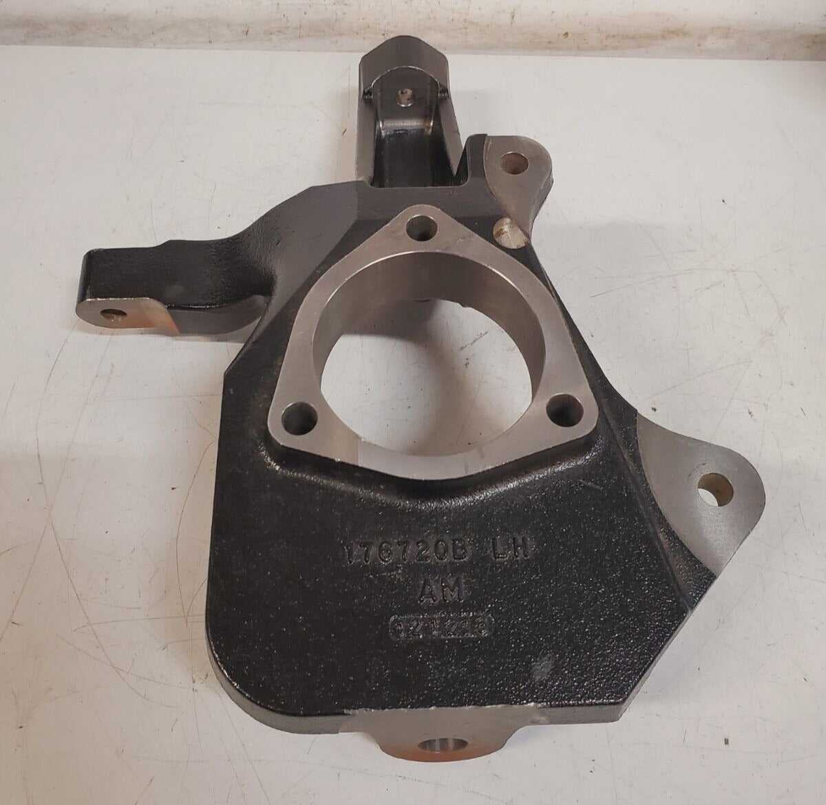 Front Knuckle Left 176720B LH AM | 121213