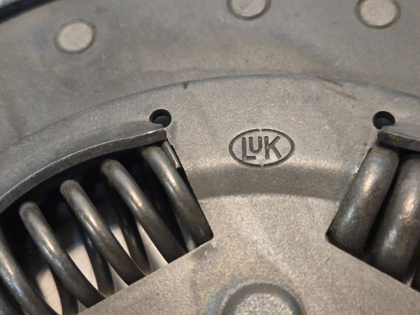 LuK Clutch Disc 58600 | 517 01 | 12-7/8" Diameter | 1 Inch 10 Spline Drive
