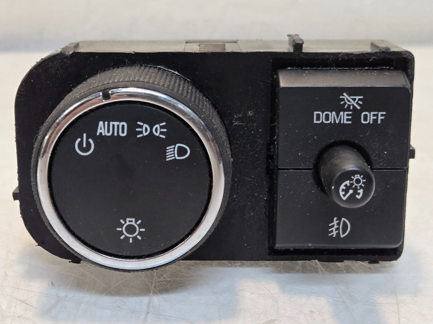 2 Quantity of Headlight Switches for GM 25858705 | 2585870533030929 (2 Qty)