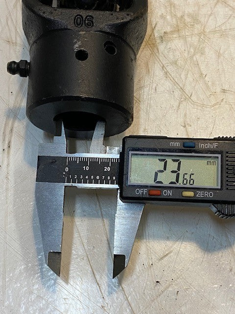 Walker Manufacturing Shear Pin U-Joint Drive Shaft 15-Spline 15-1/2" L 24mm Bore