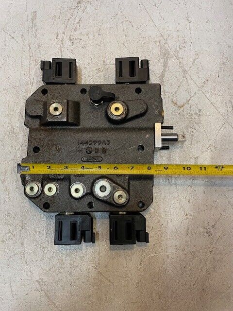 Control Shuttle Valve Fits Case IH | 144299A3 | 9209