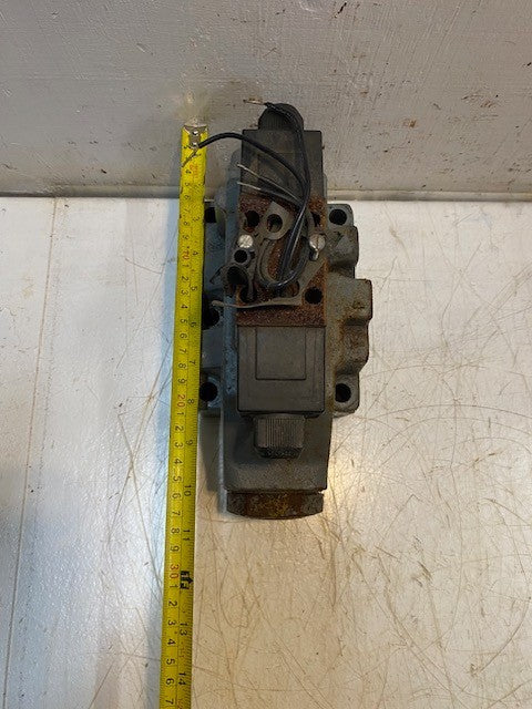 Solenoid Hydraulic Directional Control Valve Mount Assembly 550153 | 7009