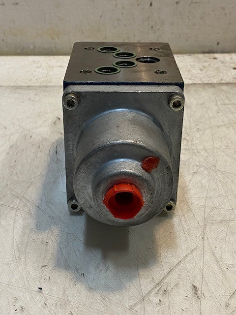 Hydraulic Directional Control Valve 821149EE 9" L 3-3/16" W 2-3/4" H 11mm Holes