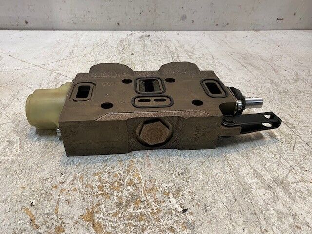 Hydraulic Sectional Control Valve 3955327 12" Long 6-1/4" Wide 2-1/8" Thick