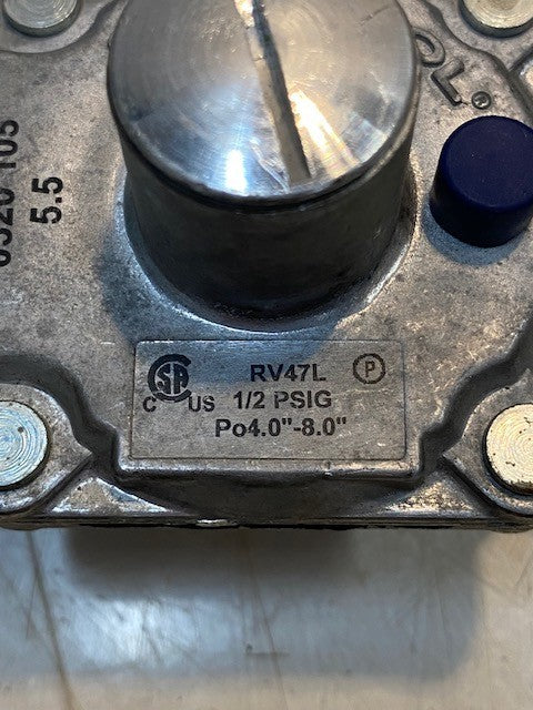 Maxitrol RV47L Natural Gas Pressure Regulator 1/2" FPT Thread 13/16" In and Out