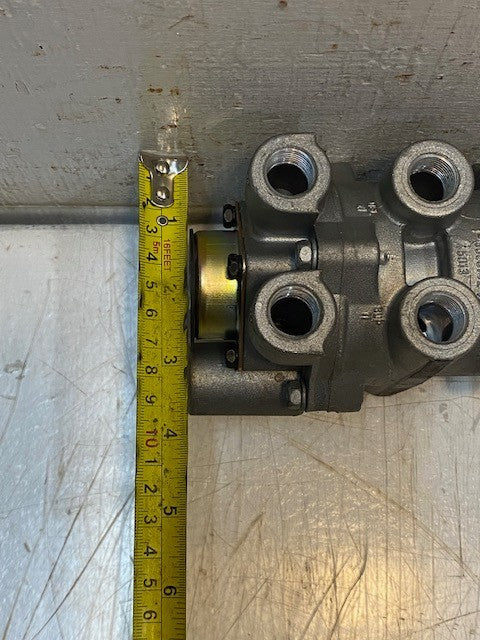 Bendix T-5005182-A Foot Brake Valve Parallel Port Configuration 3/8-18 NPT