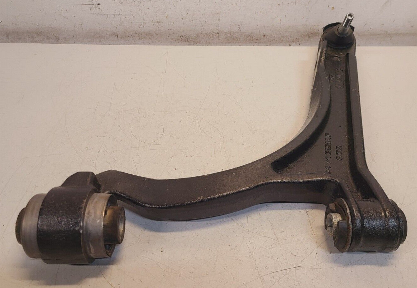 Chrysler Pacifica Front Lower Control Arm 04743151AF | 6T2 | D12 | J140