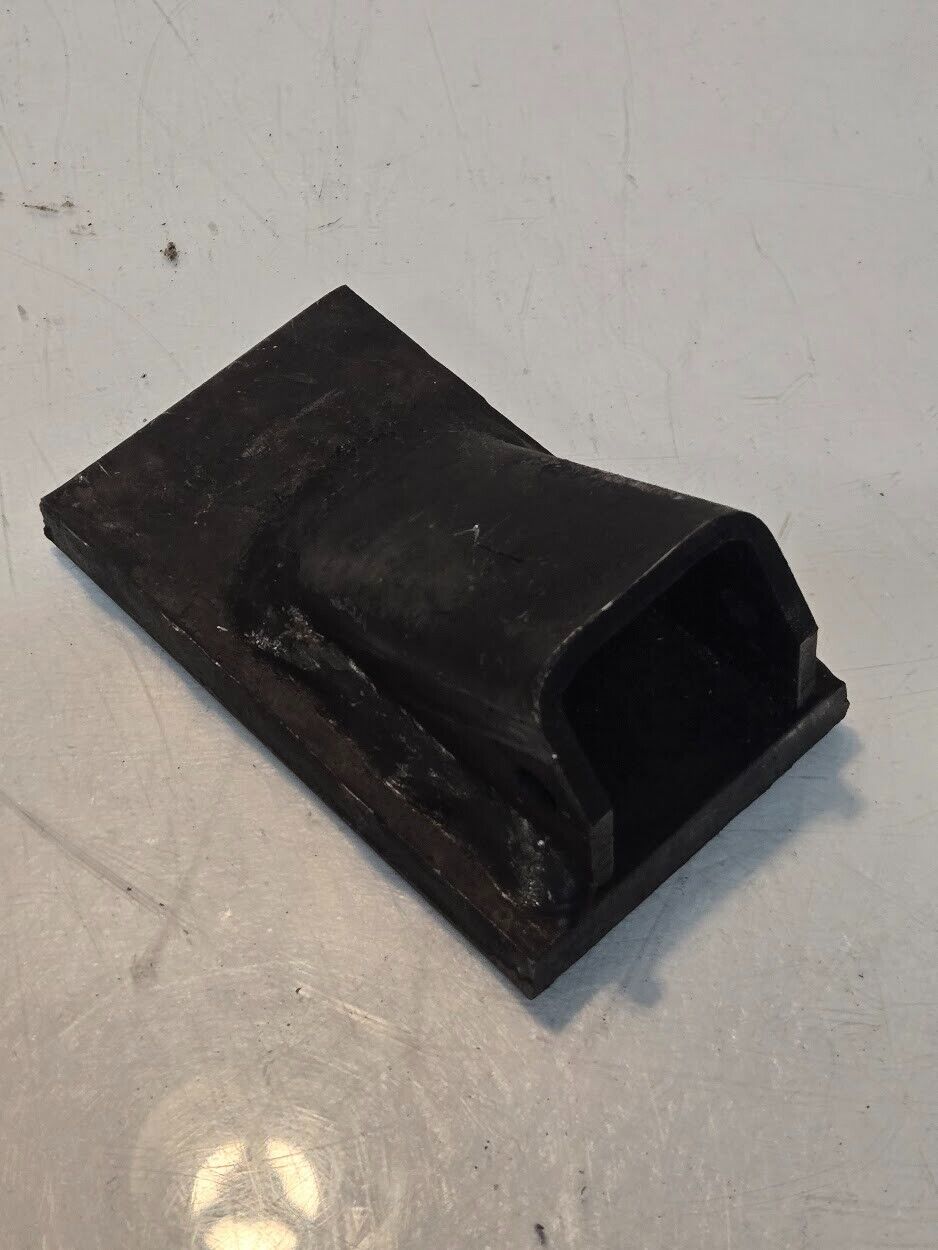 7 Quantity of 3C F Bucket Teeth 4 3/4" x 2 3/4" for 1 1/2" Shank (7 Quantity)