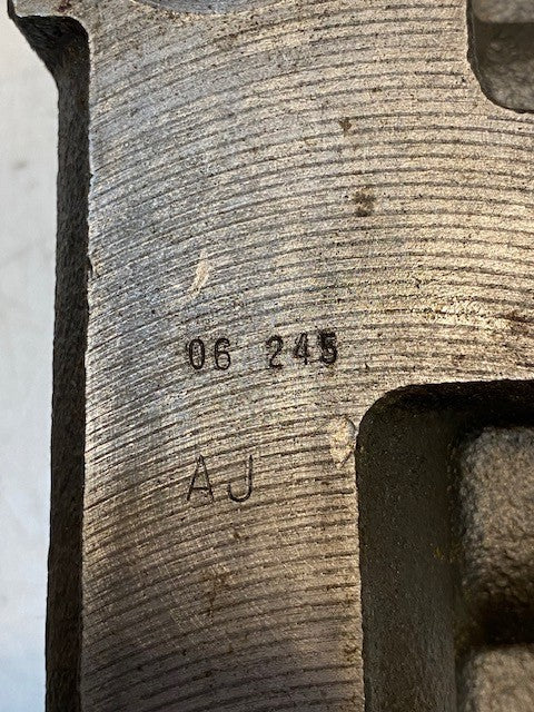 Hydraulic Directional Control Valve 06-245 AJ | 24mm Bore Thread