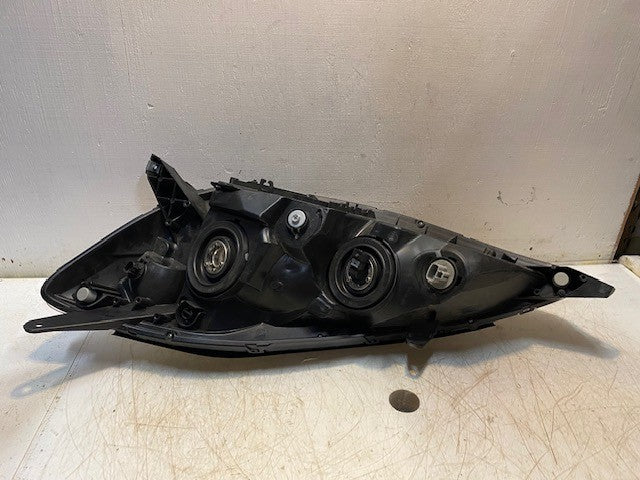 STANLEY LEFT FRONT HEADLIGHT P/N 9216908100 FOR TOYOTA SIENNA 9216962600