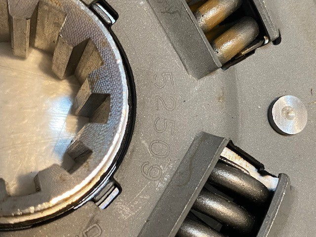 Automotive Products Borg & Beck Clutch Disc 52509 | DP9715 | 10-Teeth | 9" Dia.