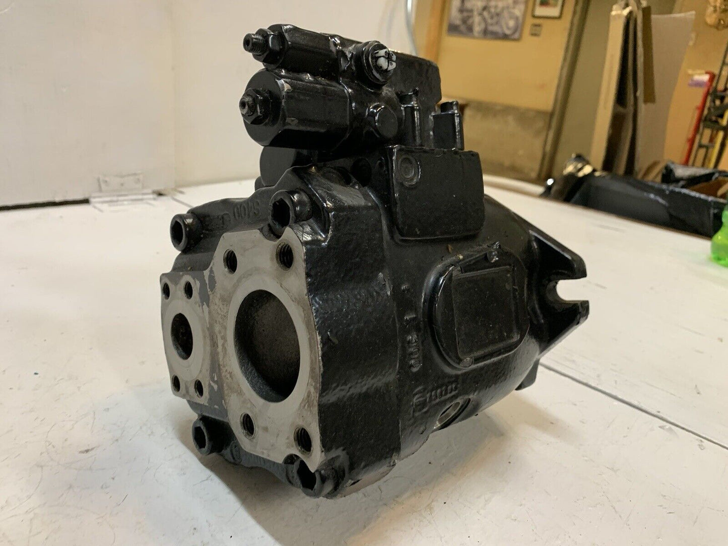 Rexroth 42035388 Hydraulic Pump with 79866493 Relief Valve | 736208272427031