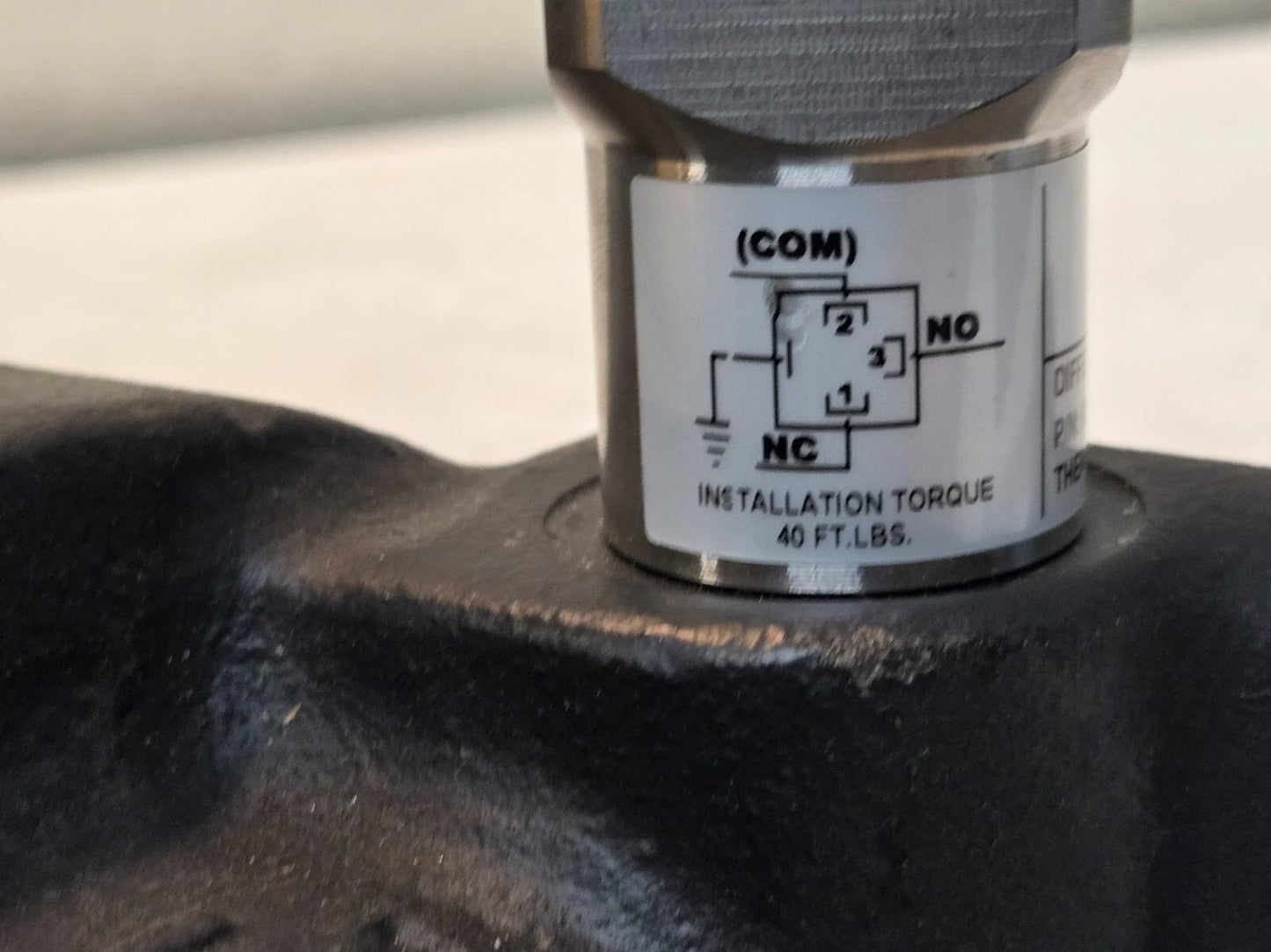 Demag Plastics Hydraulic Filter 403366 with Schroader Pressure Switch MS10LC-50