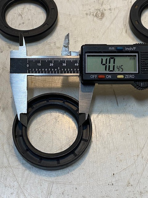 12 Quantity of TTO F1118 Oil Seals 62mm OD 40mm ID (12 Quantity)