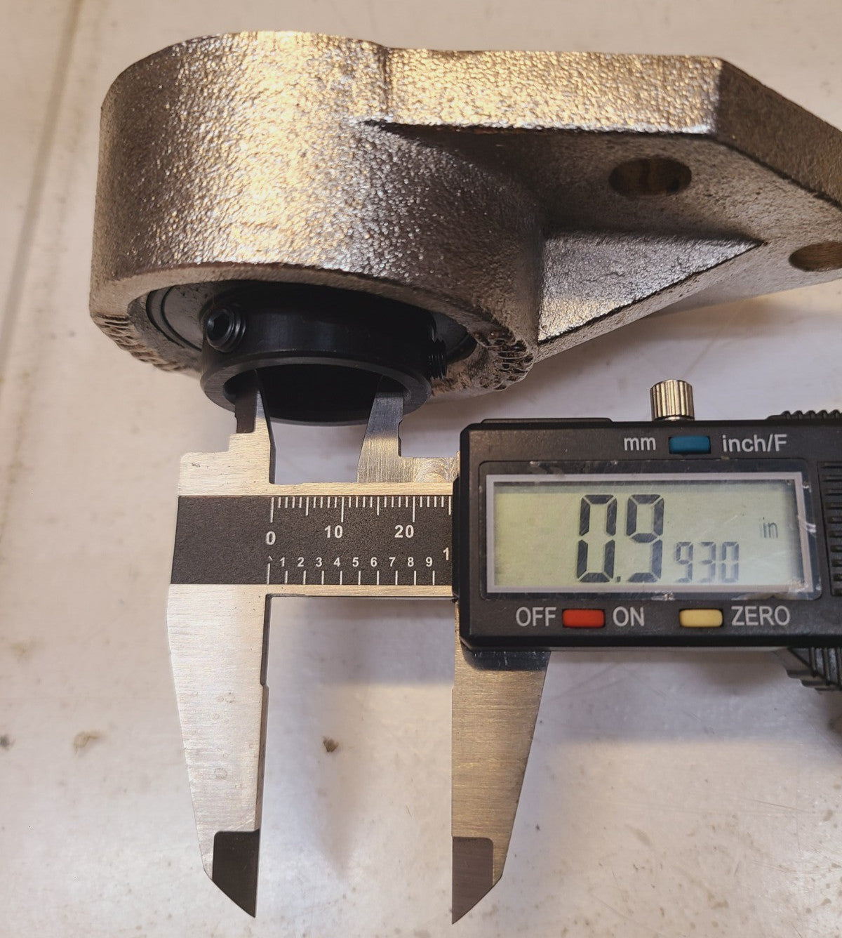 RBtech 3-Bolt Flange Mounted Bearing FB205 | UC205-16