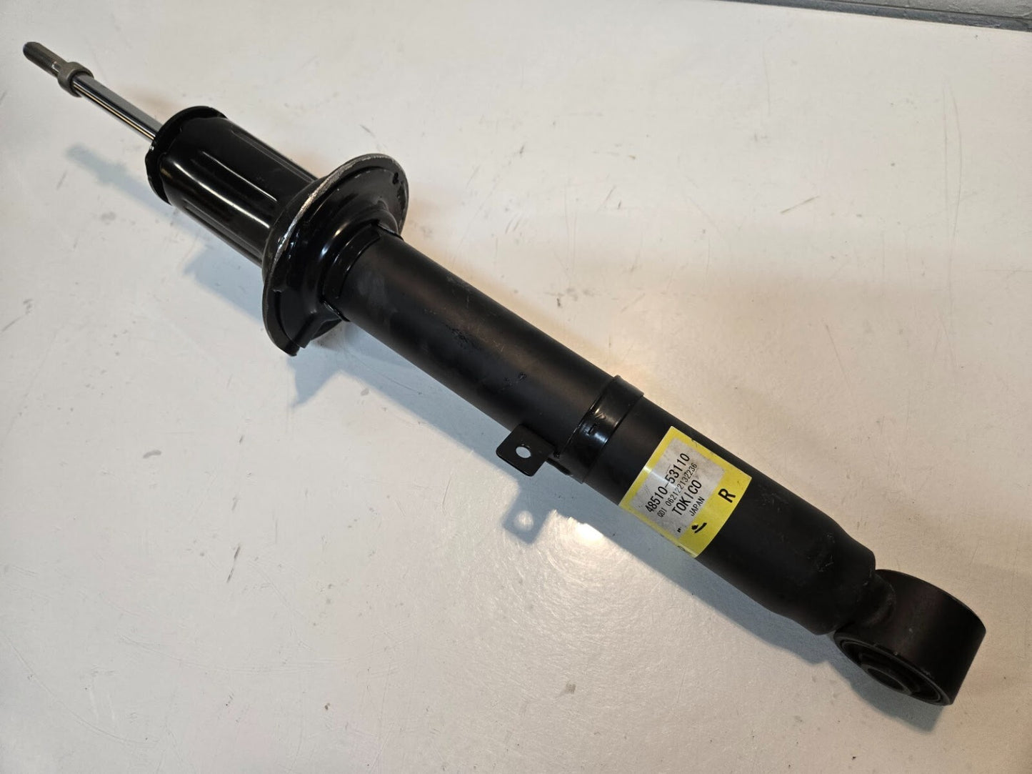 Tokico Right Side Shock Absorber 48510-53110 for Lexus | QD1 062122132236