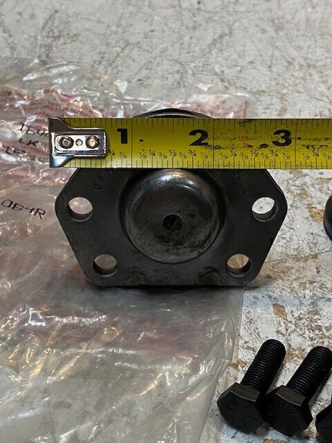 2601064R / 164020B1 Upper Ball Joint Front Suspension