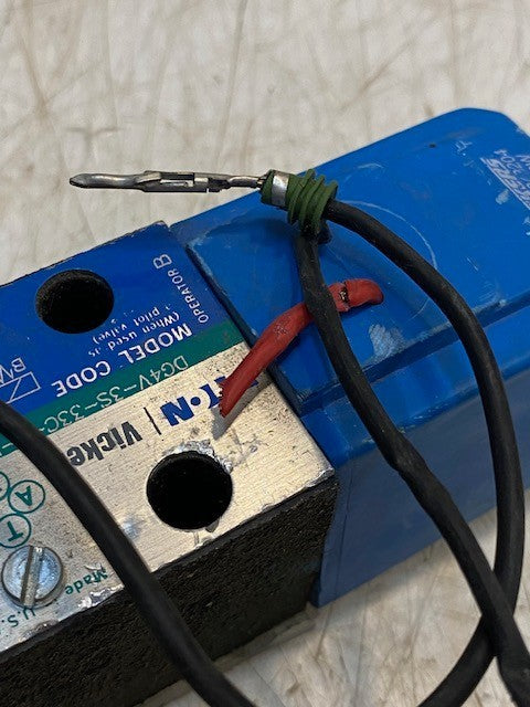 Eaton Vickers Hydraulic Solenoid Valve Used DG4V-3S-33C-M-KUP7-D2-G5-60-EN534