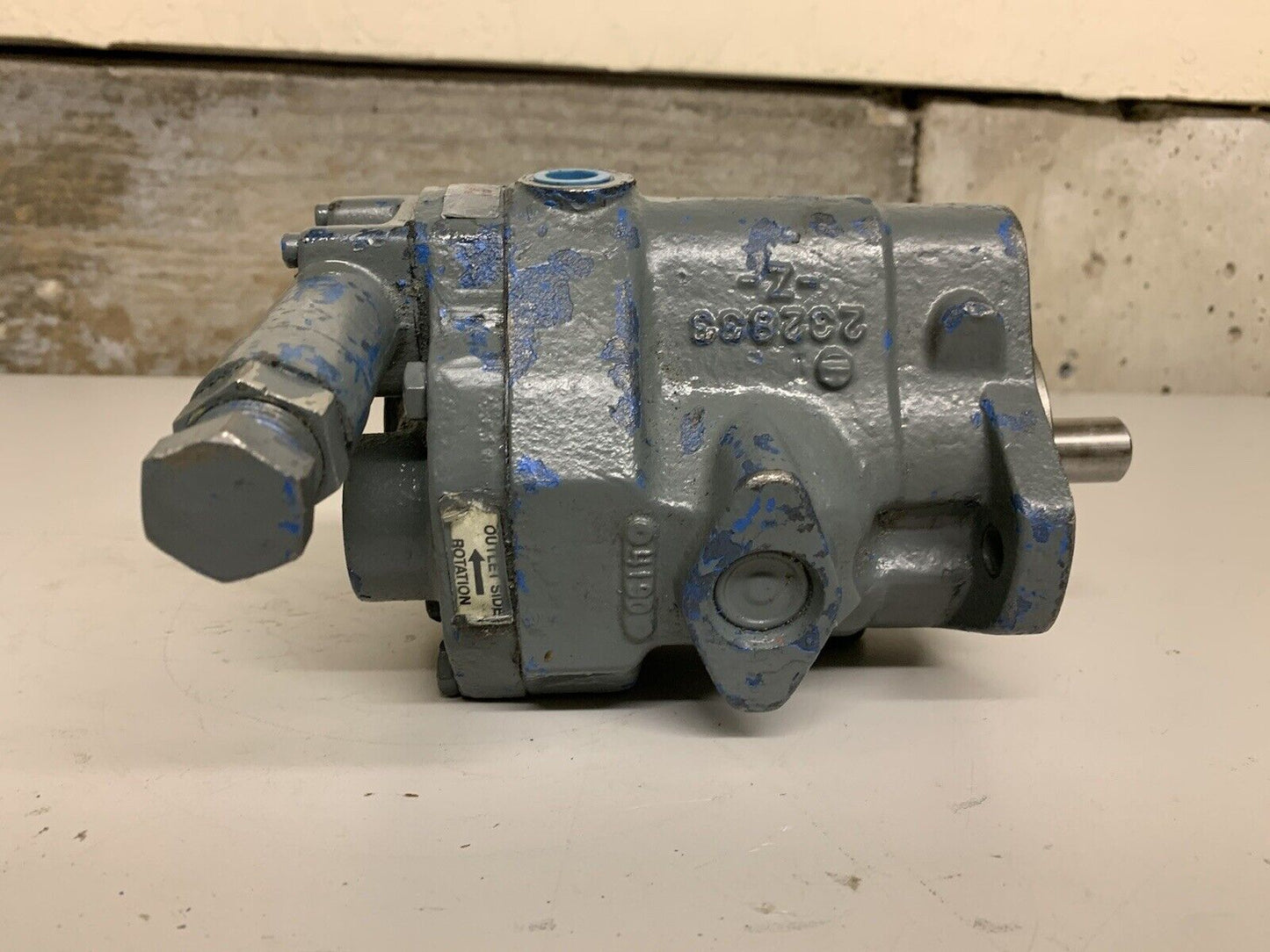 Vickers Eaton PVQ10-A2R-SE1S-20-C21-11 Hydraulic Axial Piston Pump