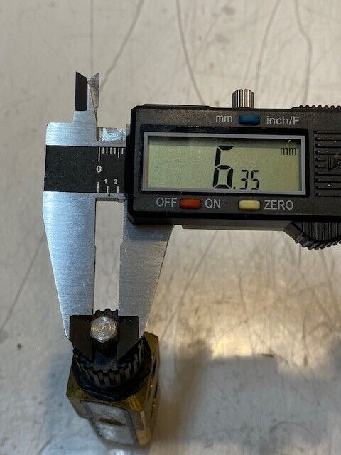 Master Pneumatics Line Lubricator Servo-Meter Valve 1 V 4" L 9mm ID 6mm Shaft