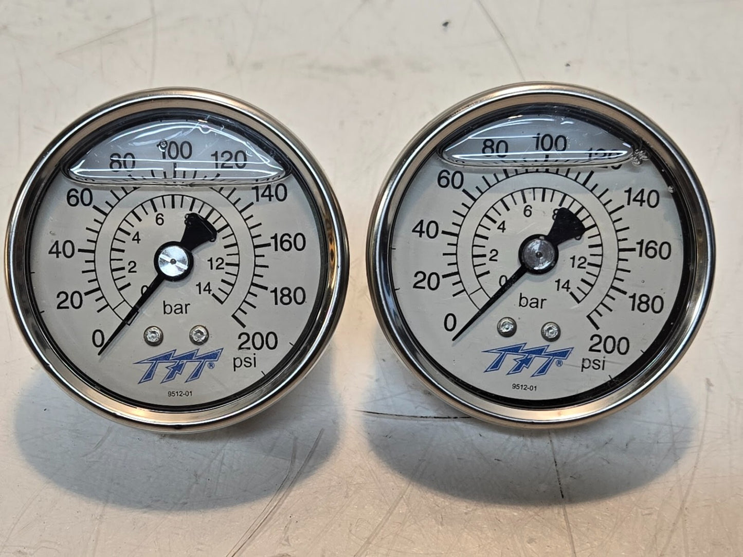 2 Quantity of TFT 9512-01 Liquid Filled Pressure Gauges 238A640 (2 Quantity)