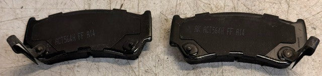 Box Of 4 Akebono ProACT Ultra-Premium Ceramic Brake Pads ACT668 Automotive Units