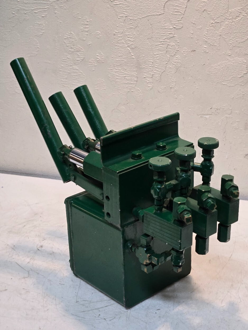 Hydraulic Valve Control Box | 3 Valve | 3/4" Reservoir Inlet 1/4" Valve Outlets