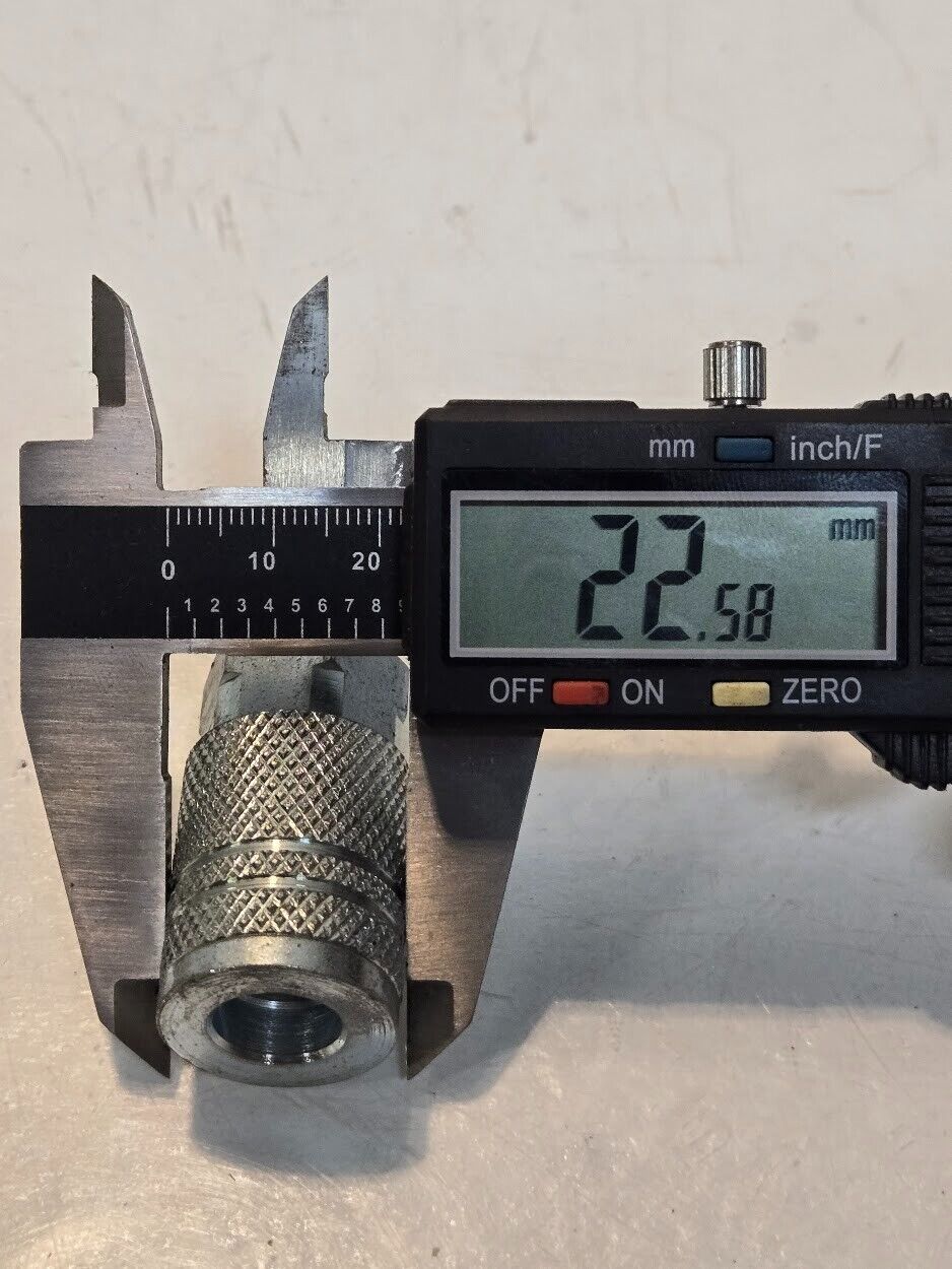 7 Quantity of AMFLO C21 Steel 1/4" Quick Connect Couplings 1/4" MPT (7 Qty)