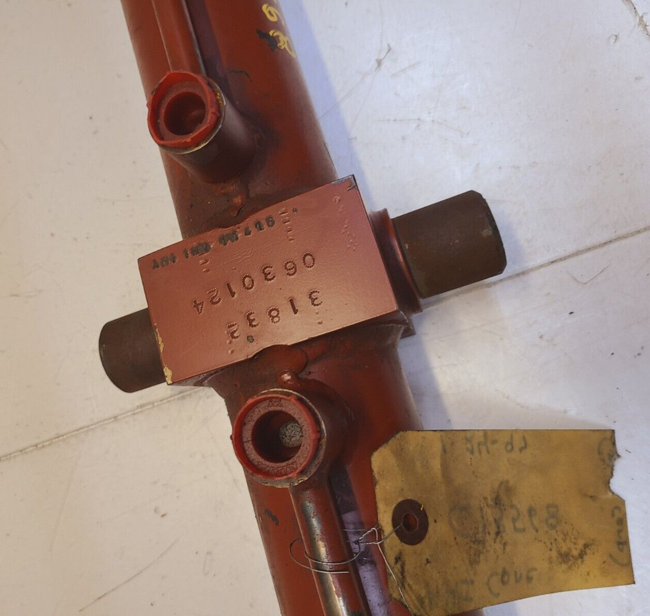 AHI Hydraulic Cylinder 31832 | 0630124 | C13568 | AHI 1NV 11416