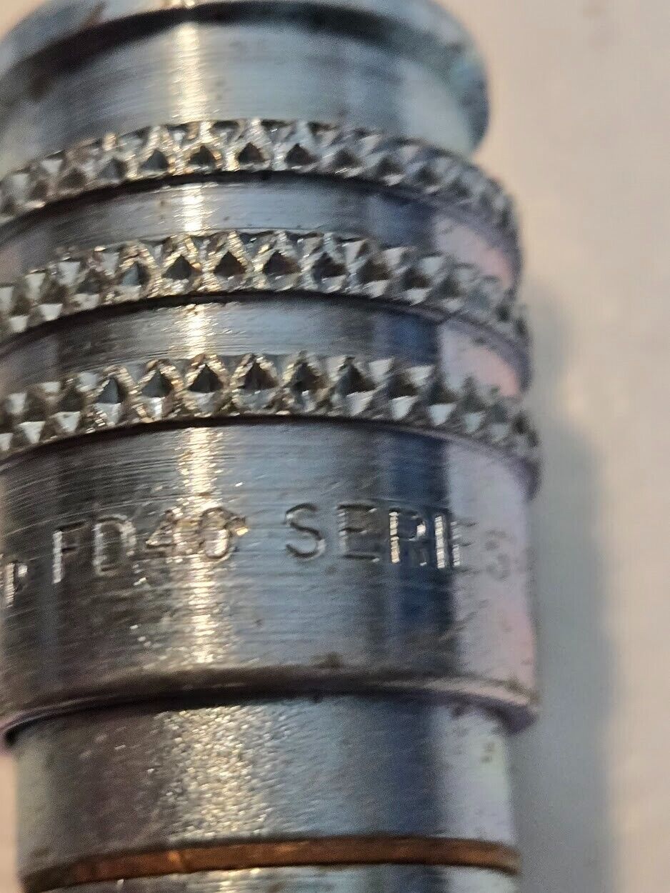 12 Quantity of Aeroquip FD40-200 1/4" Pneumatic Couplings 1/4" FPT (12 Quantity)
