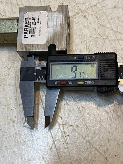 Parker Valve RDH082F30-200-A4T | RDH082F30-200 | 4-3/4" Long