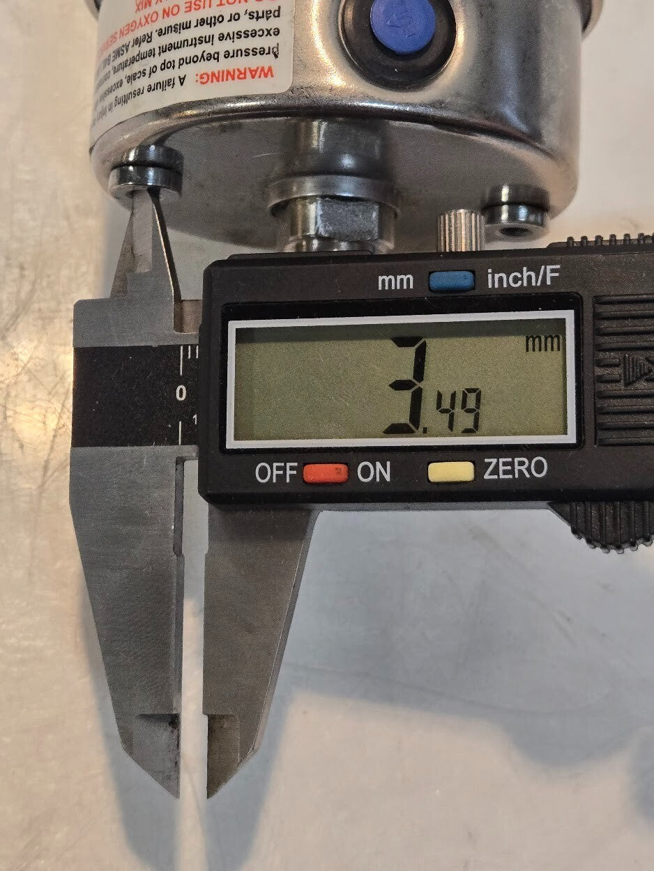 2 Quantity of TFT 9512-01 Liquid Filled Pressure Gauges 238A640 (2 Quantity)