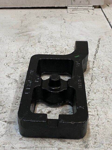 Navistar Front Shock Absorber Axle Bracket Right 5C 3844194C 10113J