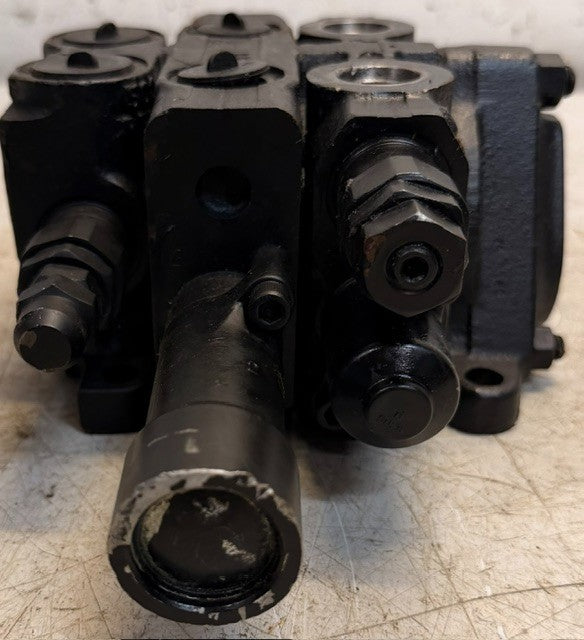 Husco International Multi-Spool Hydraulic Control Valve H02A109600 Industrial