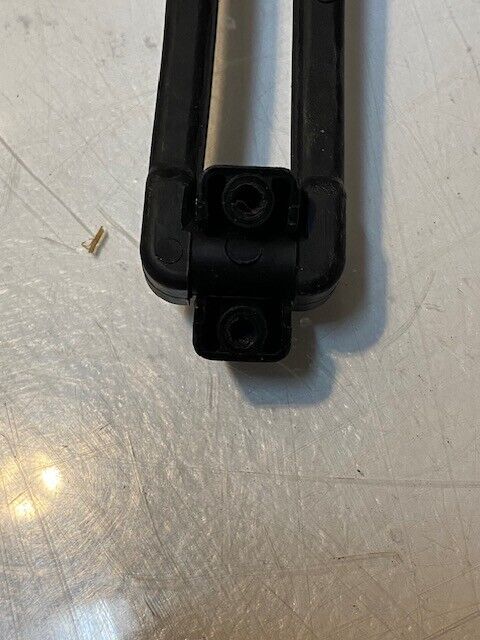 24 Quantity of Rubber Flexible T-Handle Draw Latches 7-3/4" L 1-3/4" W (24 Qty)
