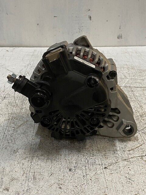 Valeo Remaufactured Alternator 37300-37405-RM