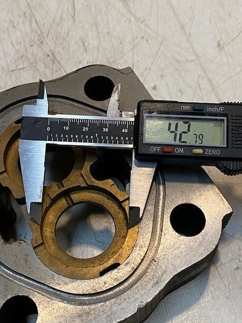 Hydraulic Gear Pump Housing End Cover Component 4-Bolt 5-1/2" x 5-1/4" x 1-3/4"