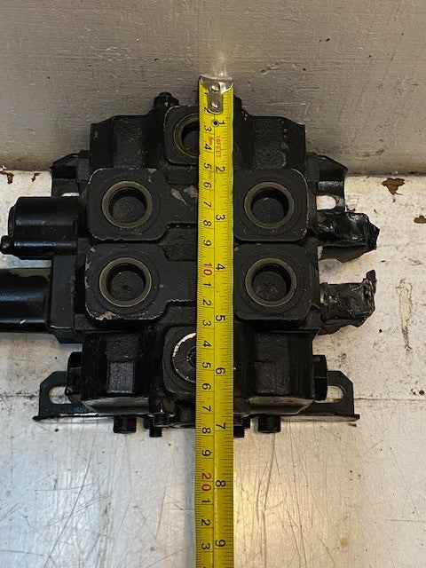 Hydraulic Directional Control Valve FM4 | FM5 | 7" x 9-1/2" x 4-1/4"