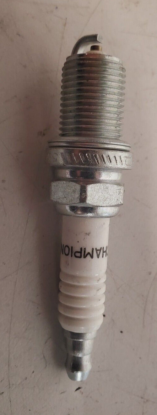 19 Qty. of Champion Spark Plugs RC12YC (19 Qty)